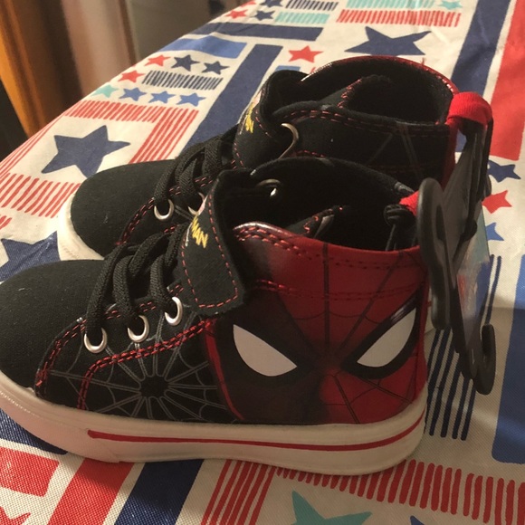 Spider man shoes - Picture 1 of 3